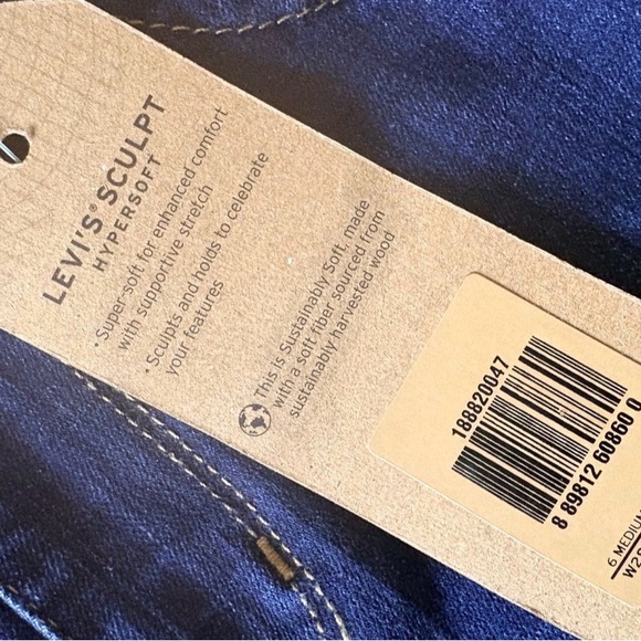 Levi's High-Rise Skinny Jeans - Picture 3 of 7